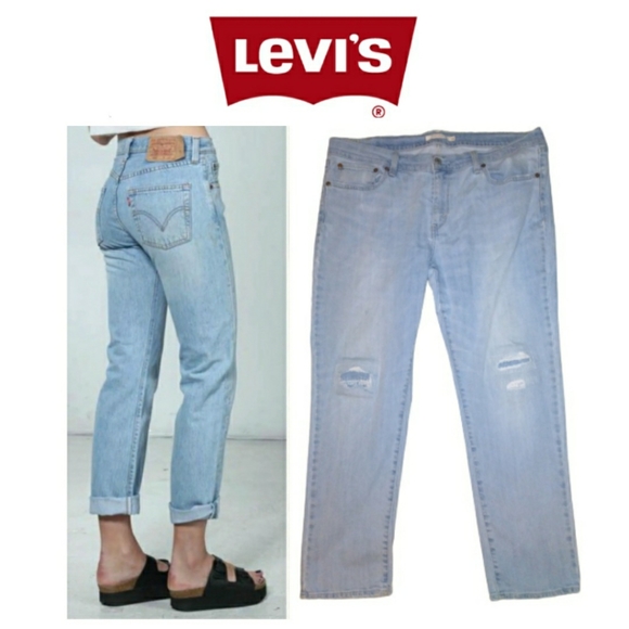 Levi's Denim - Levis Boyfriend Jeans In Lightwash Blue With Diatressing/Small Rips Size 32/14